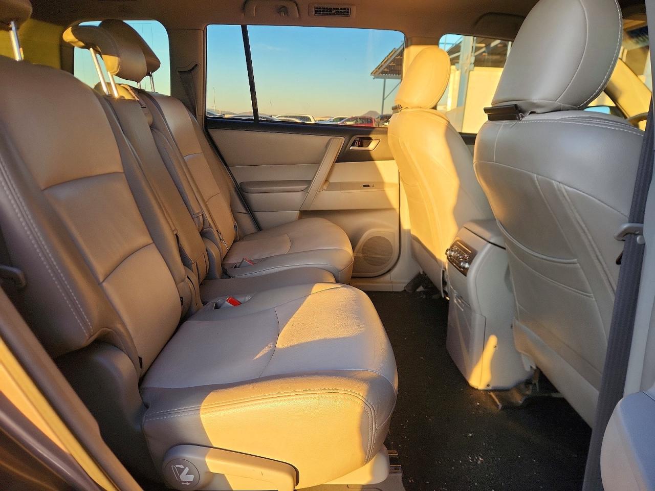 2013 TOYOTA HIGHLANDER