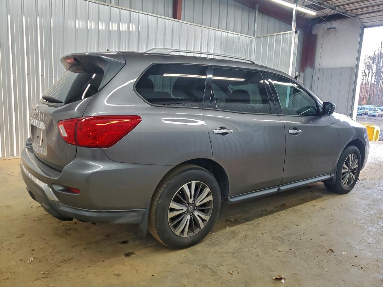 2017 NISSAN PATHFINDER