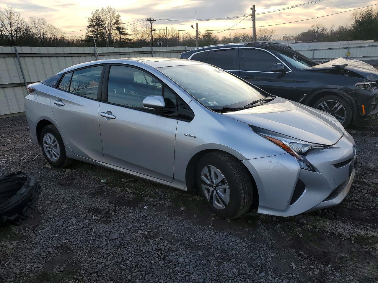 2016 TOYOTA PRIUS