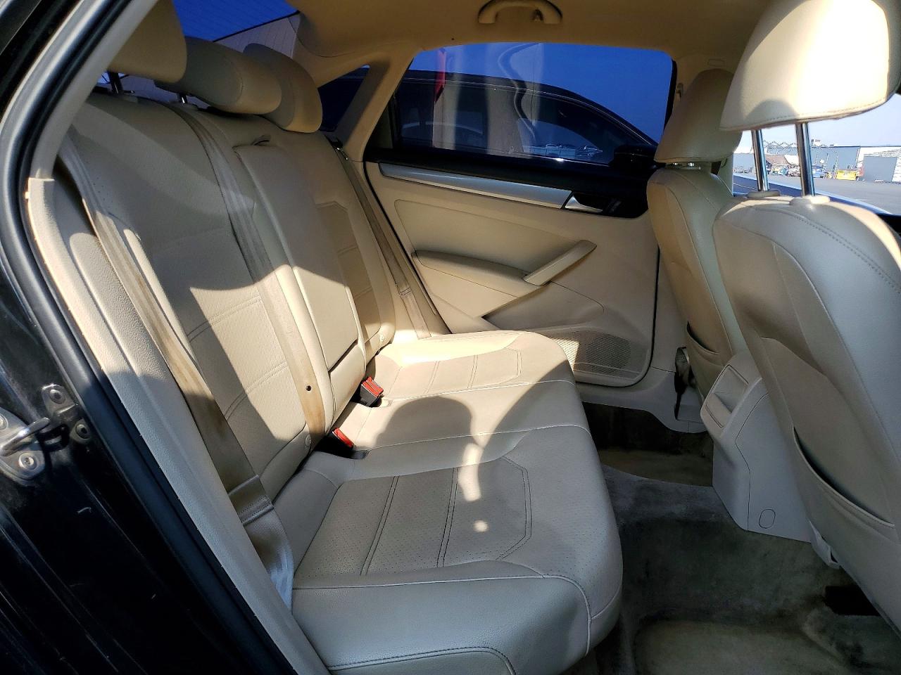 2015 VOLKSWAGEN PASSAT