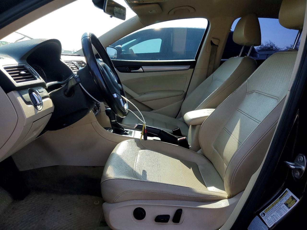 2015 VOLKSWAGEN PASSAT