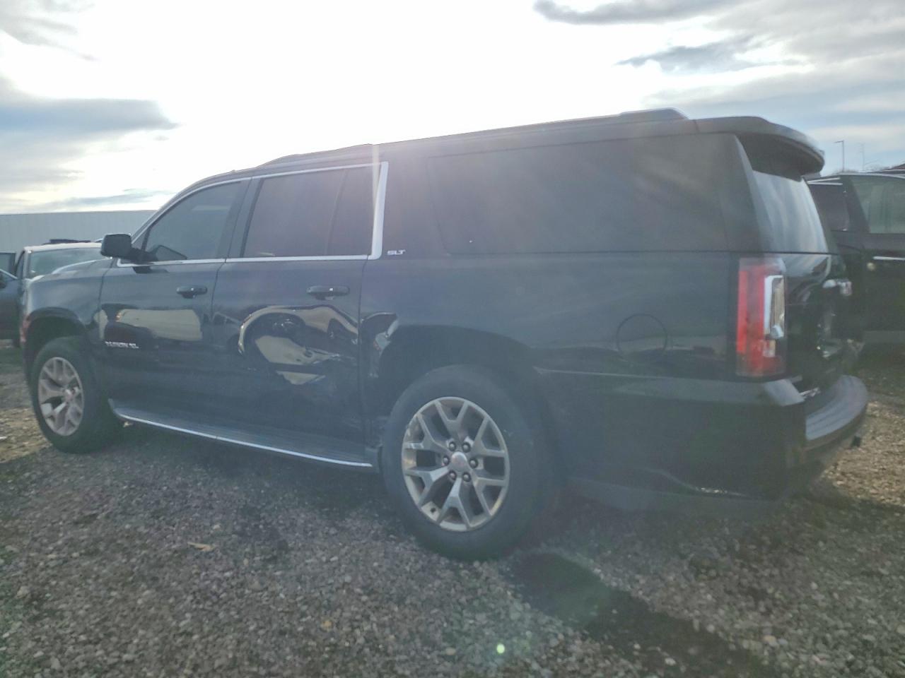 2016 GMC YUKON
