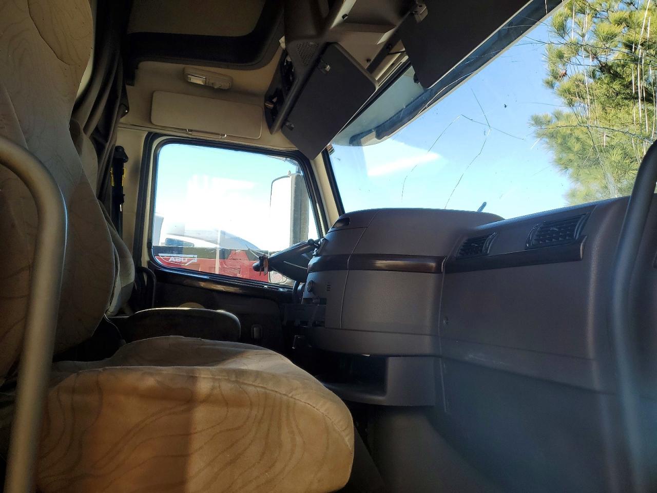 2019 VOLVO VN