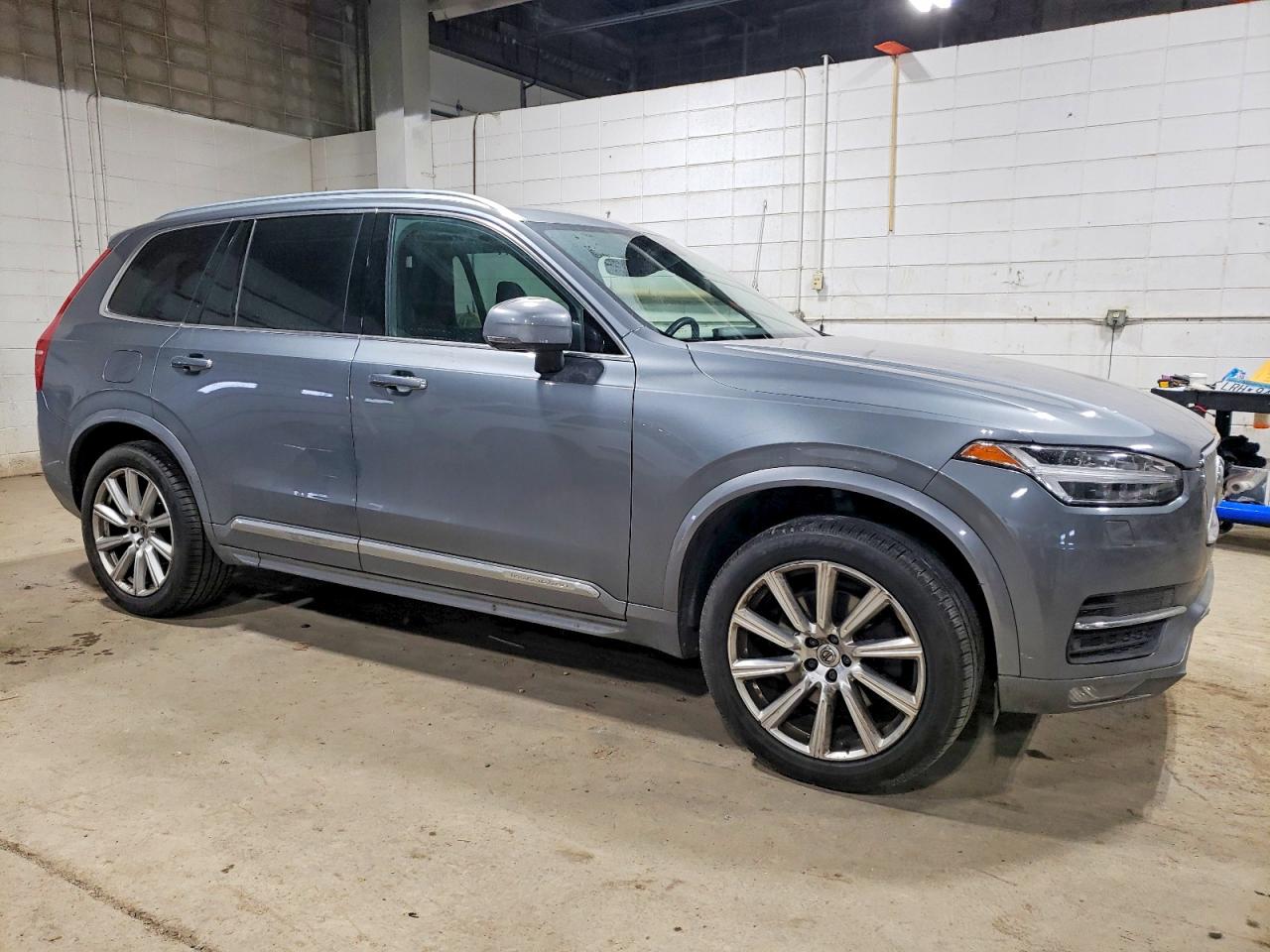 2016 VOLVO XC90