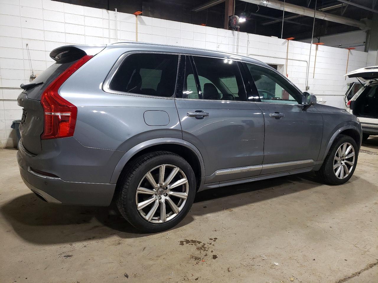2016 VOLVO XC90