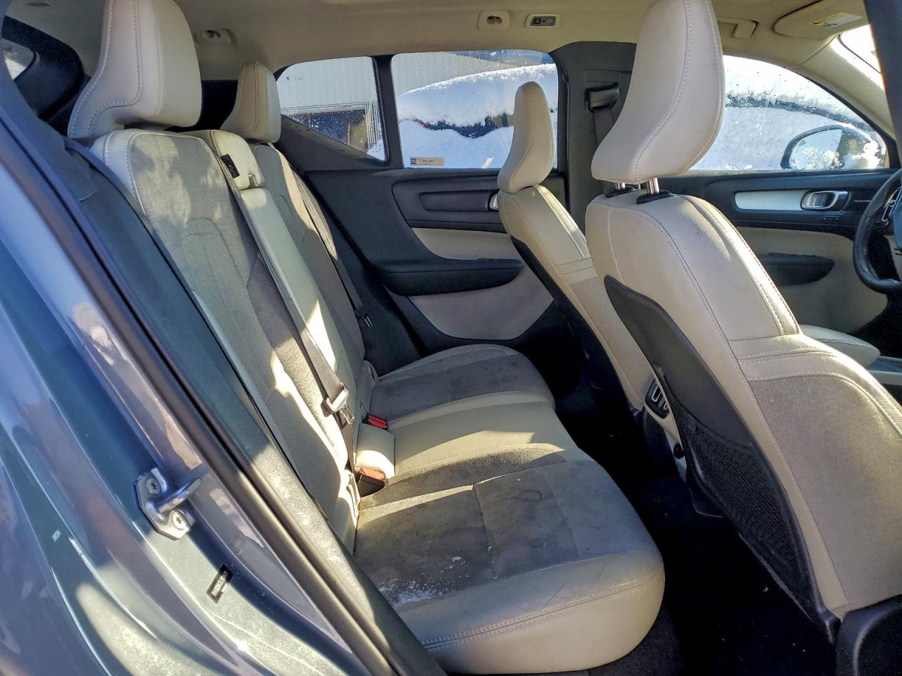 2020 VOLVO XC40
