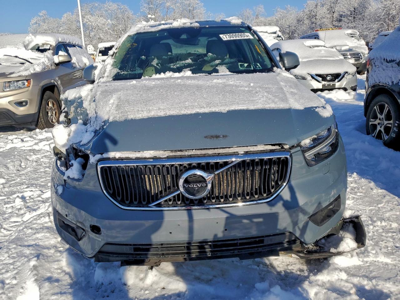 2020 VOLVO XC40