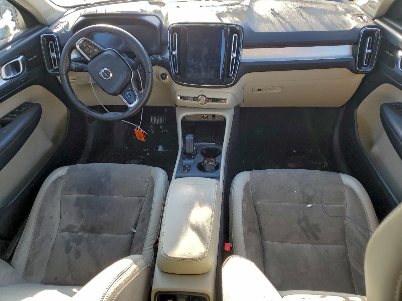 2020 VOLVO XC40