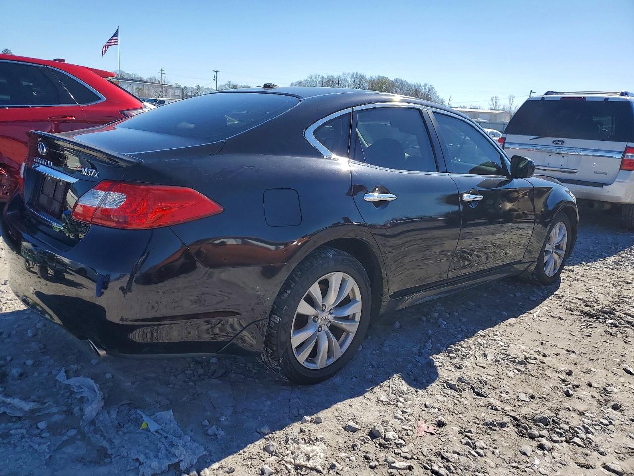 2011 INFINITI M37