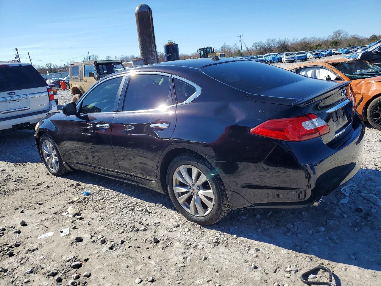 2011 INFINITI M37