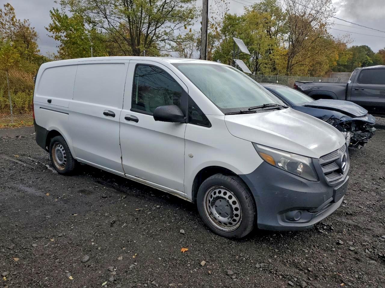 2016 MERCEDES-BENZ METRIS