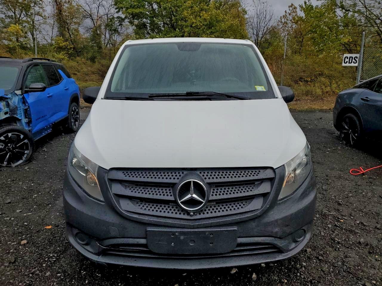 2016 MERCEDES-BENZ METRIS