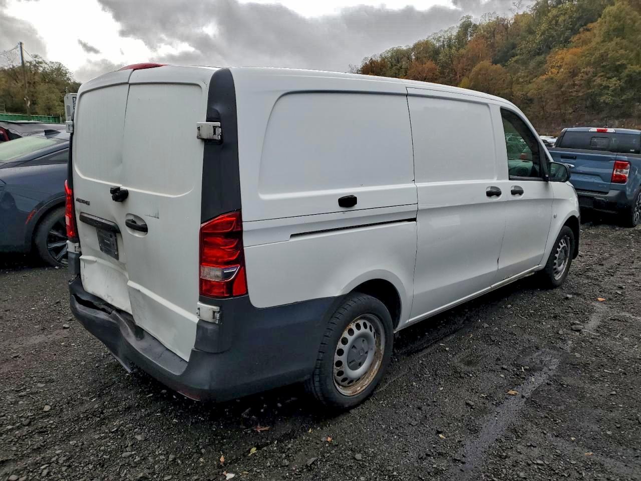 2016 MERCEDES-BENZ METRIS