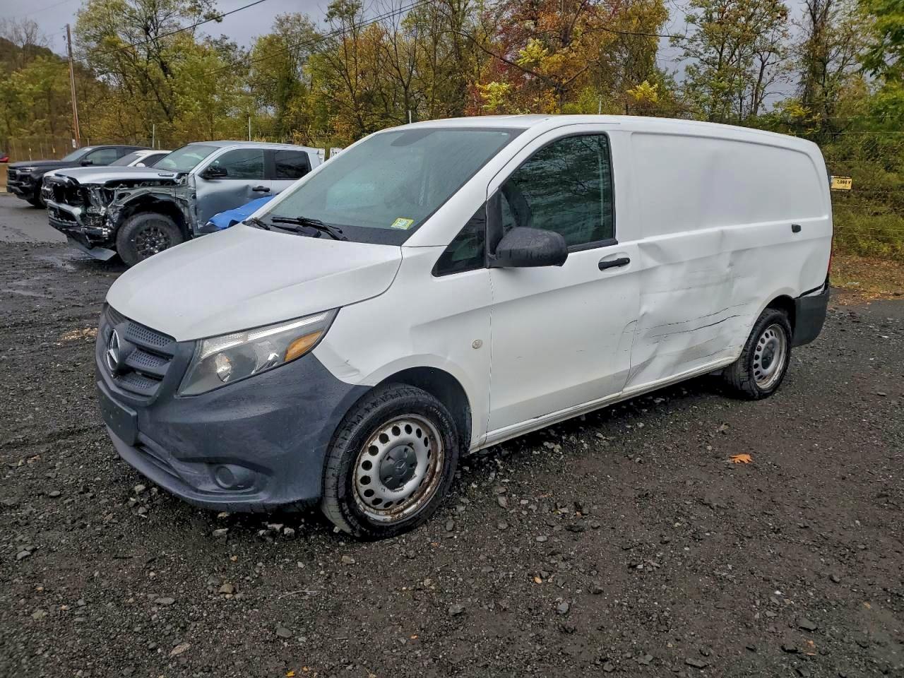 2016 MERCEDES-BENZ METRIS