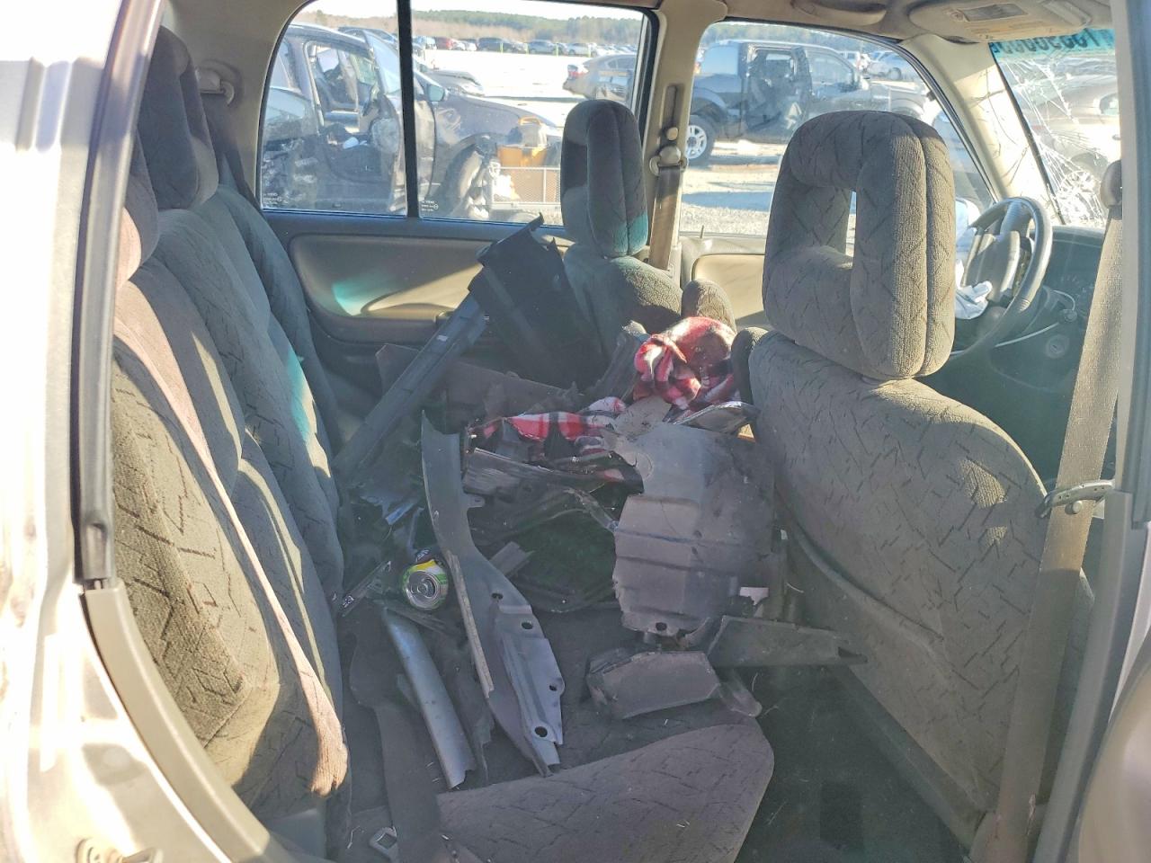 2003 CHEVROLET TRACKER