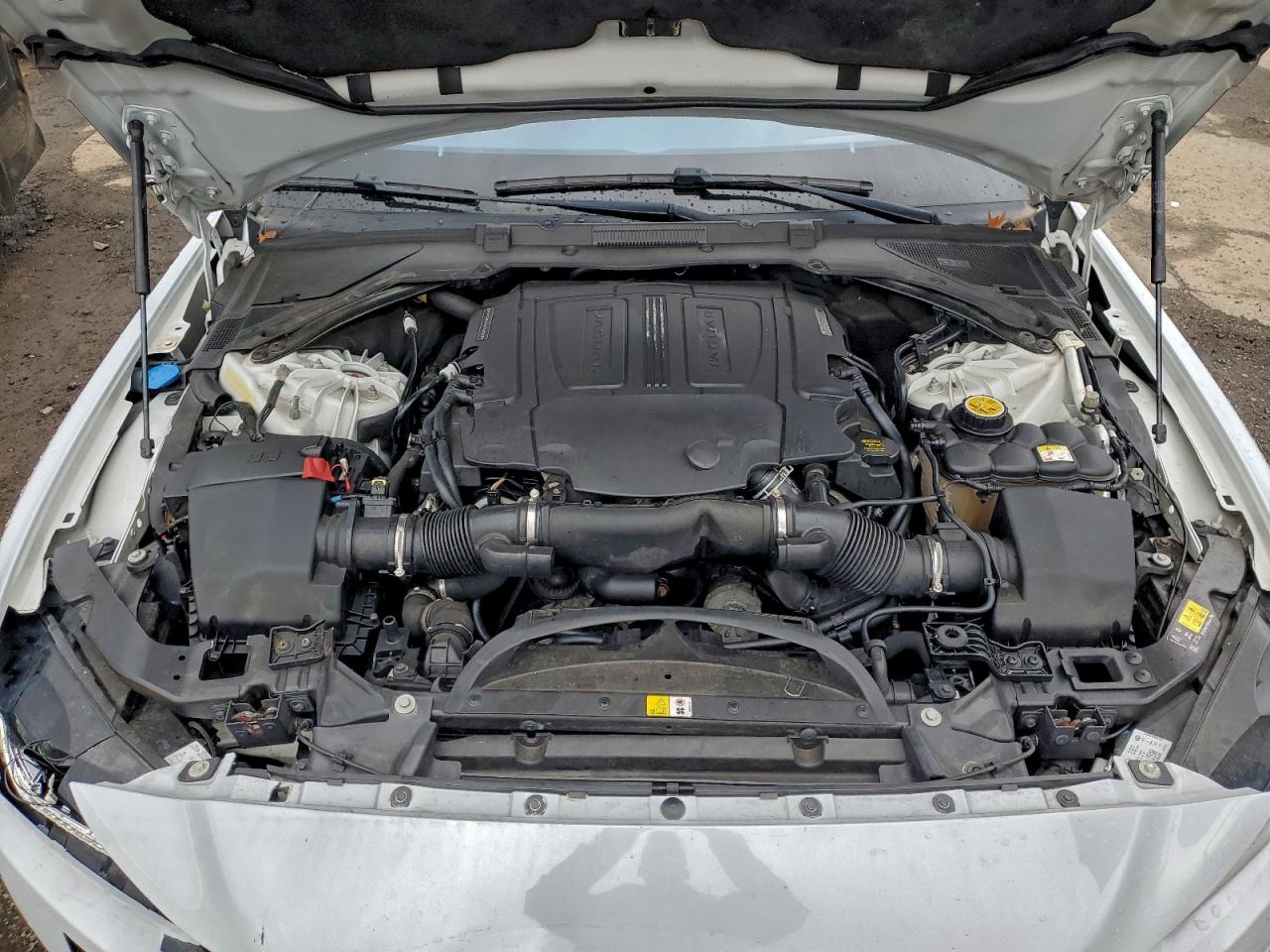 2018 JAGUAR XE