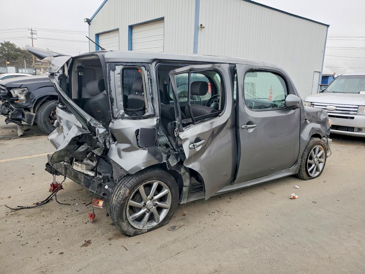 2010 NISSAN CUBE