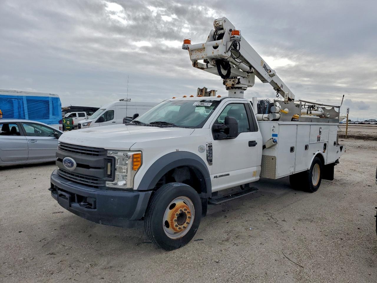 2017 FORD F550