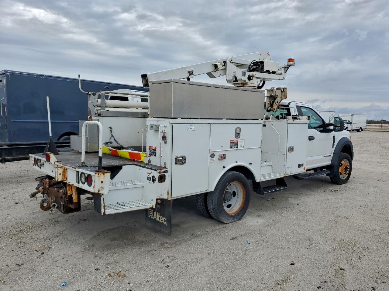 2017 FORD F550