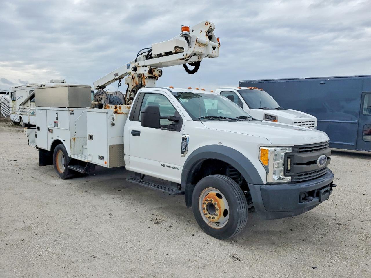 2017 FORD F550