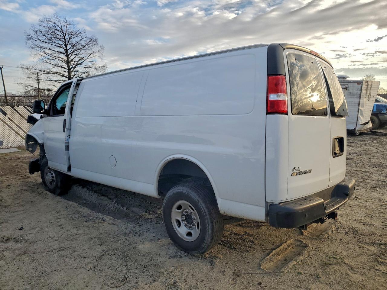 2022 CHEVROLET EXPRESS