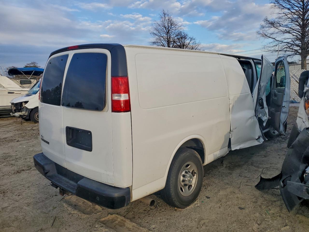 2022 CHEVROLET EXPRESS