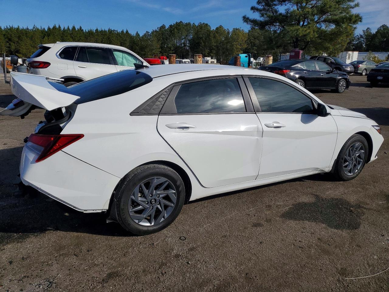 2024 HYUNDAI ELANTRA