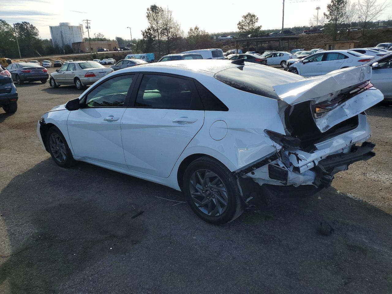 2024 HYUNDAI ELANTRA