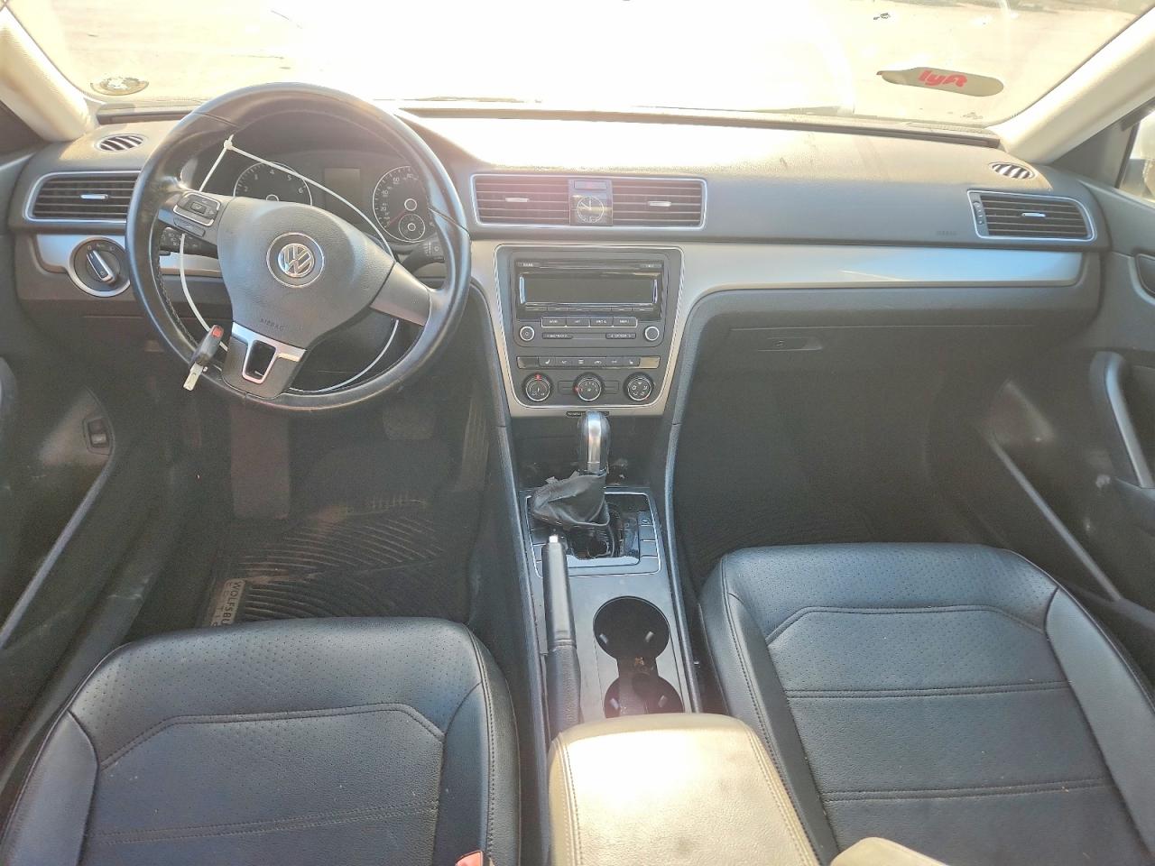 2015 VOLKSWAGEN PASSAT