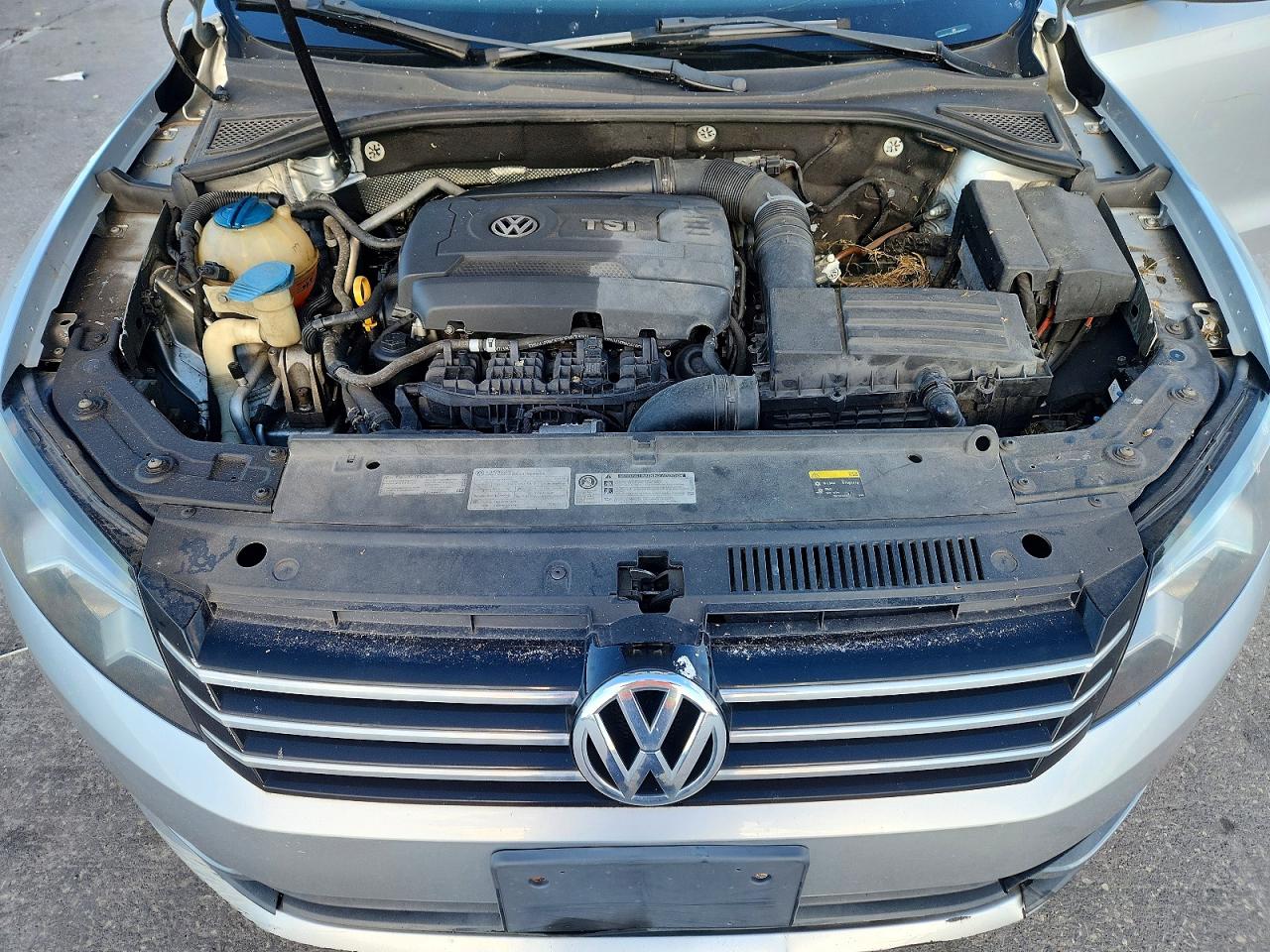 2015 VOLKSWAGEN PASSAT