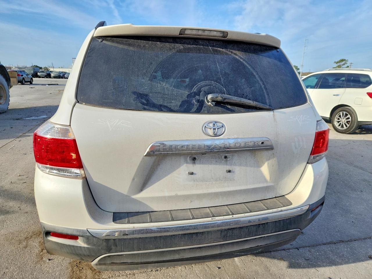 2011 TOYOTA HIGHLANDER