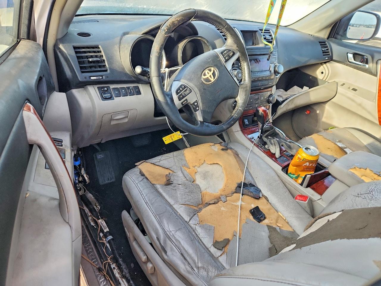 2011 TOYOTA HIGHLANDER
