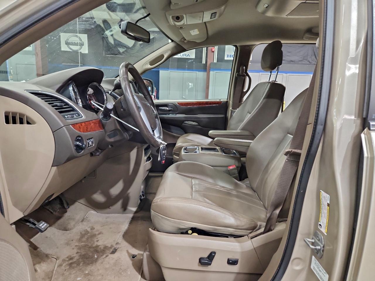 2013 CHRYSLER MINIVAN