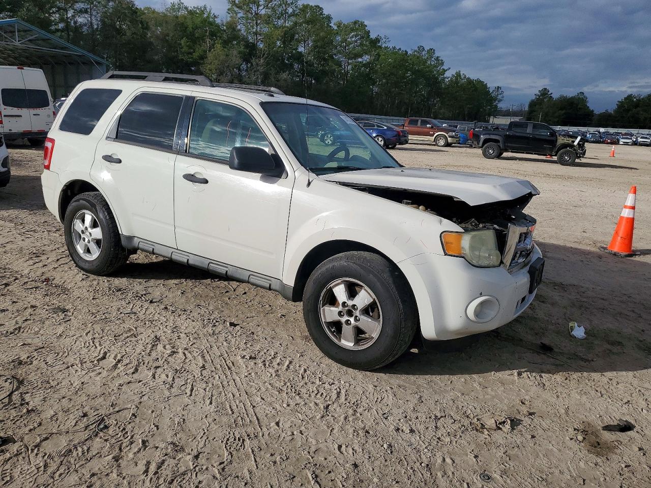 2010 FORD ESCAPE