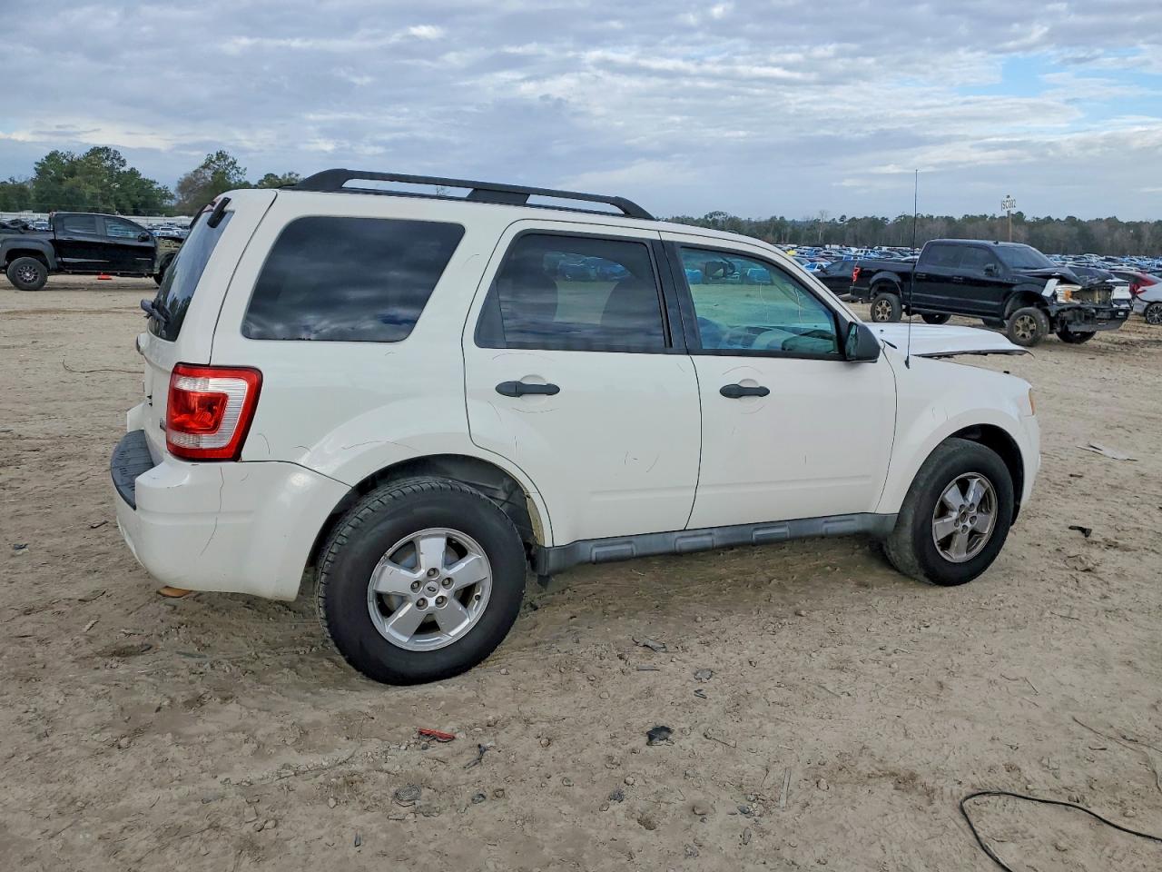 2010 FORD ESCAPE