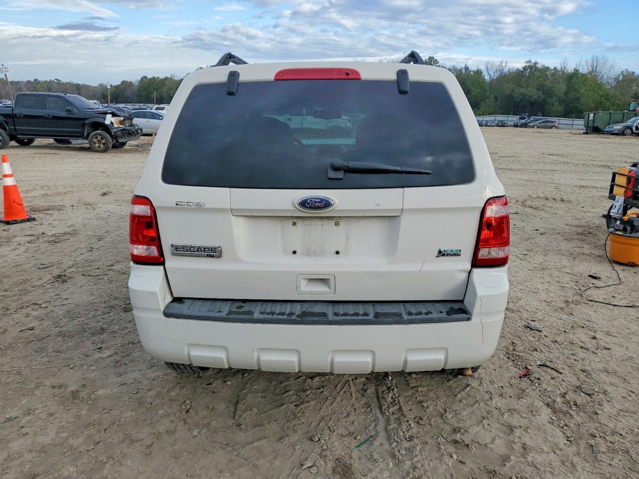 2010 FORD ESCAPE