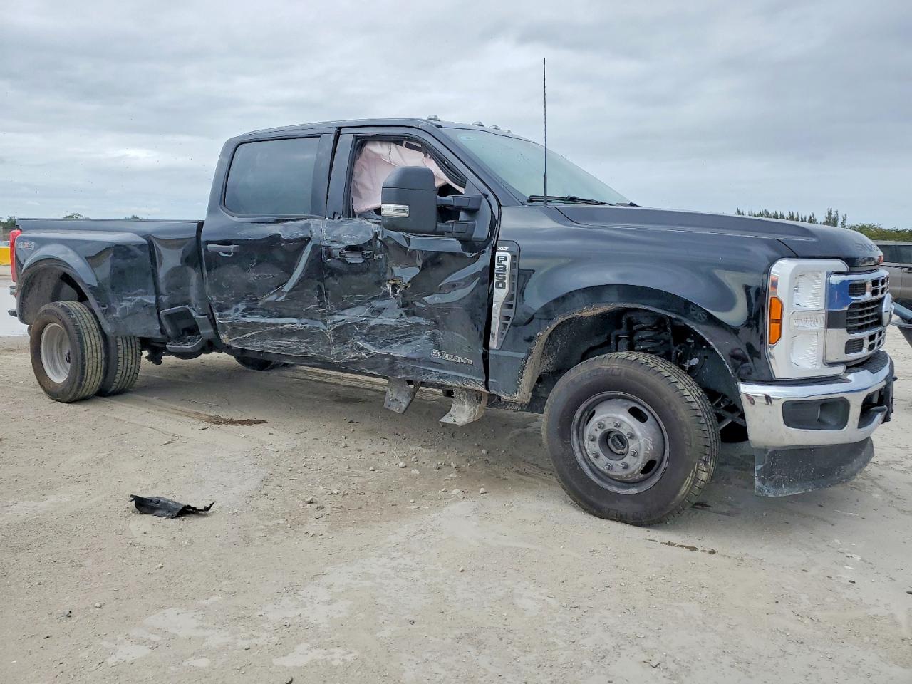 2025 FORD F350