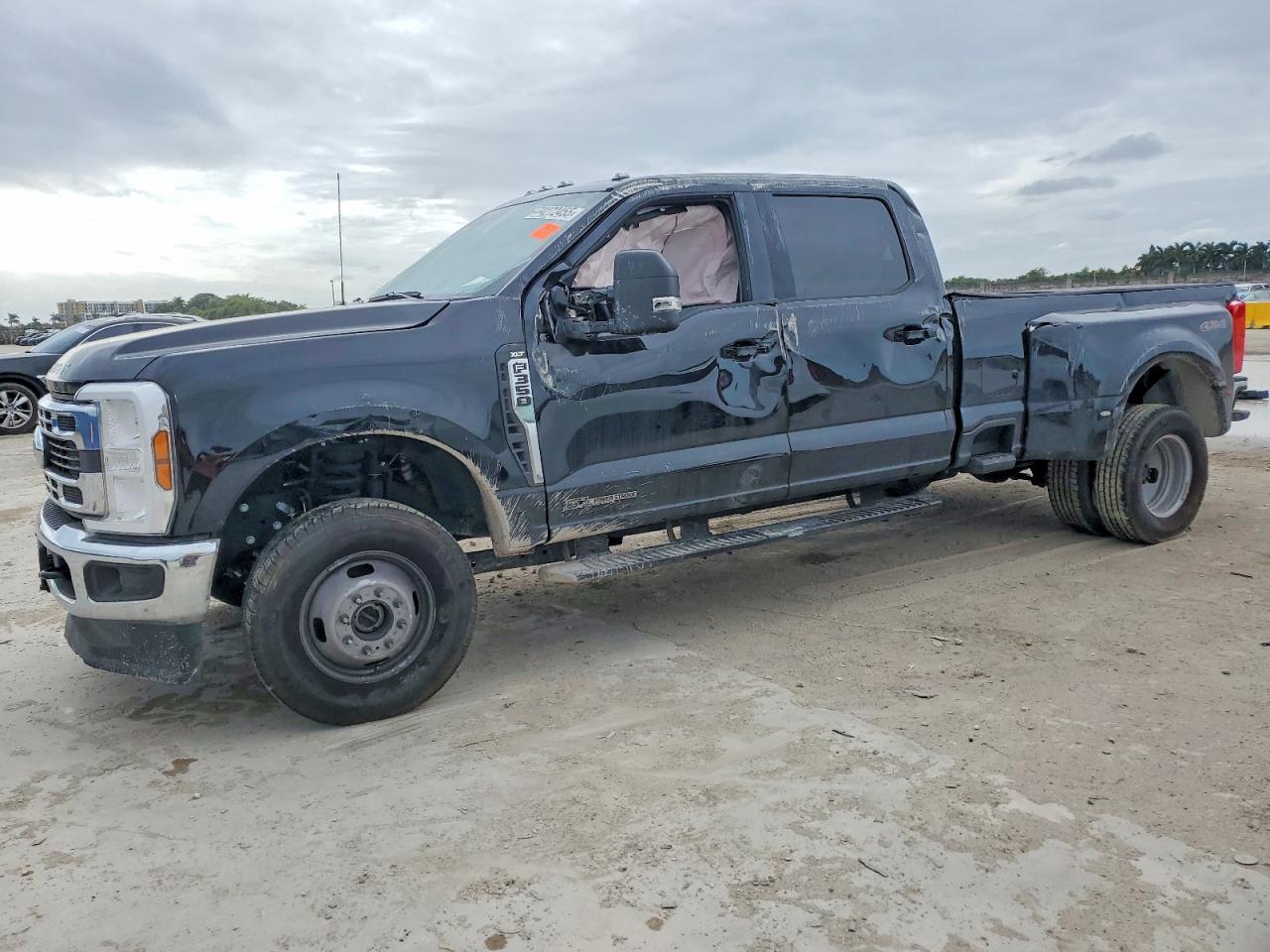 2025 FORD F350