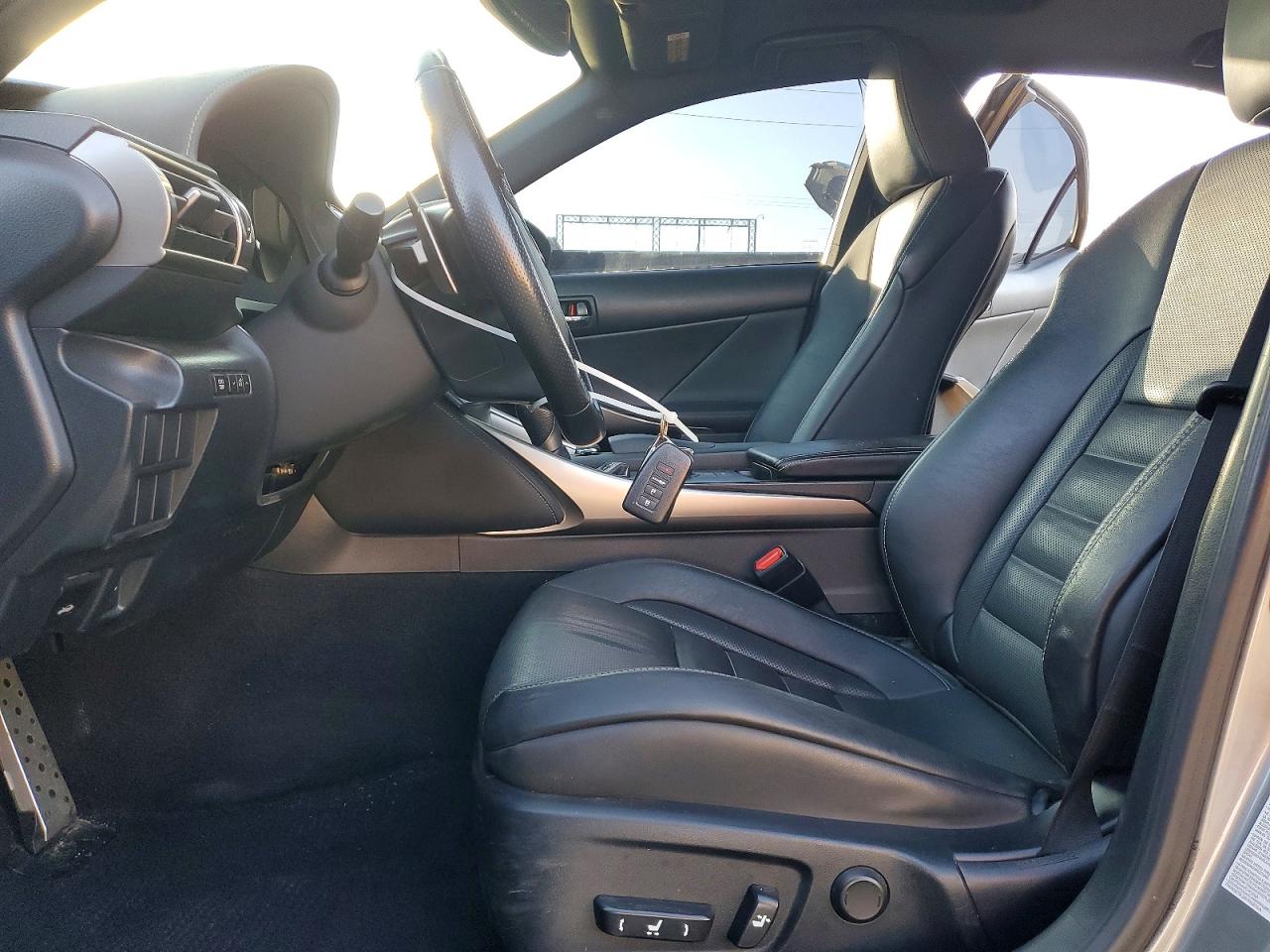 2015 LEXUS IS