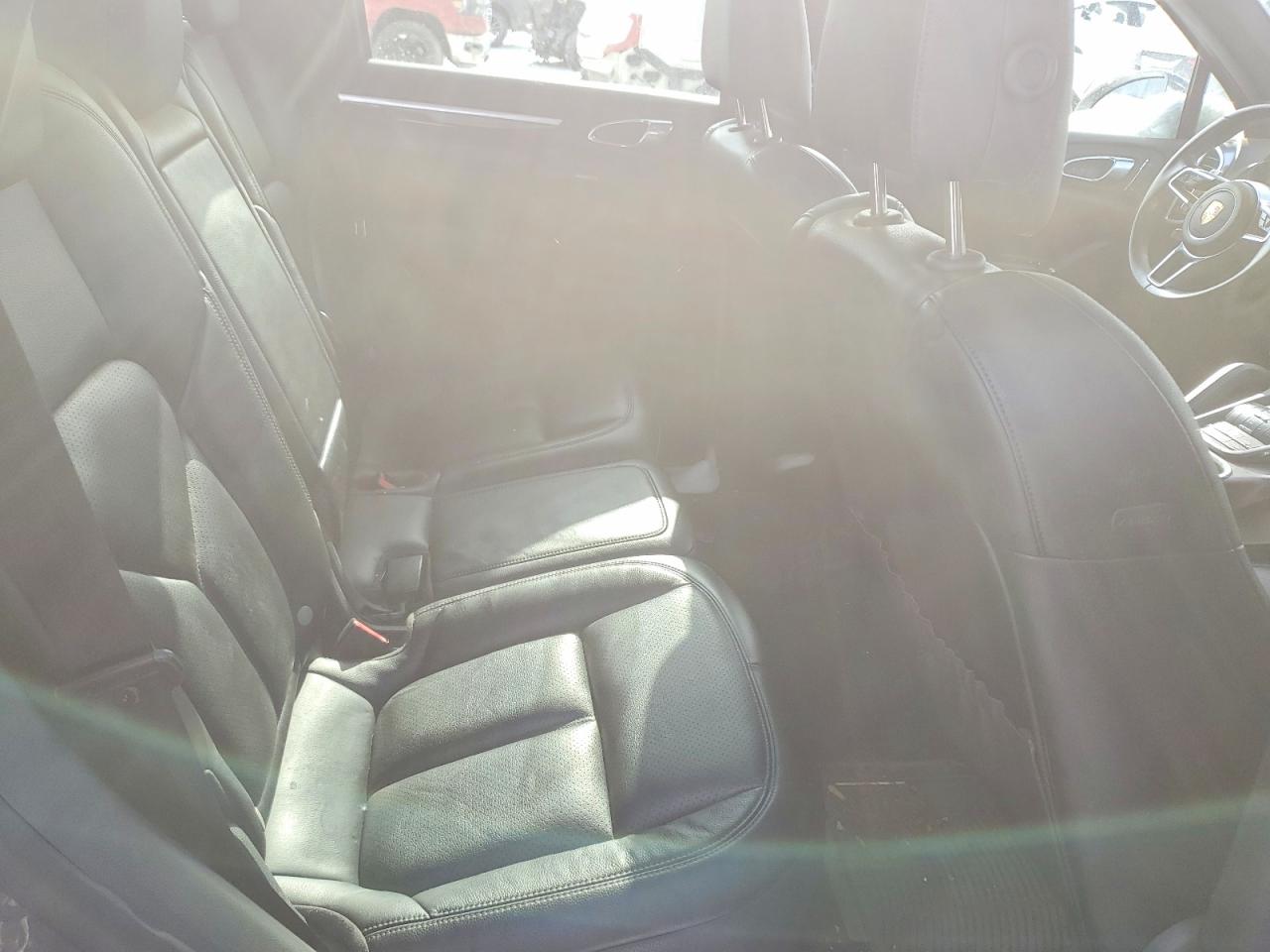 2017 PORSCHE CAYENNE