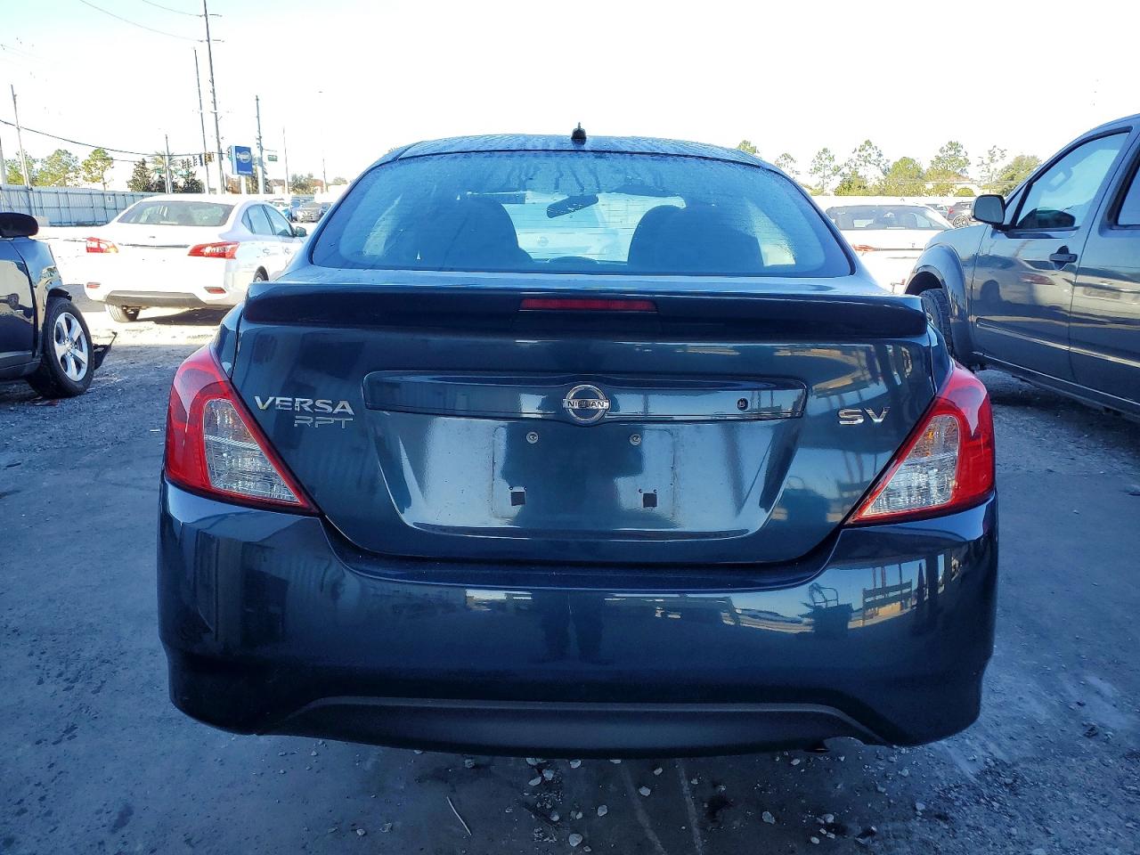 2017 NISSAN VERSA