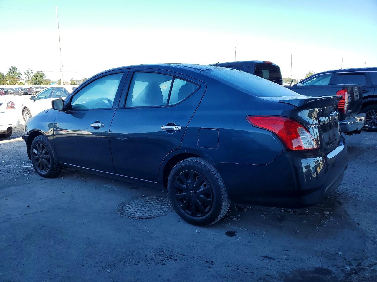 2017 NISSAN VERSA