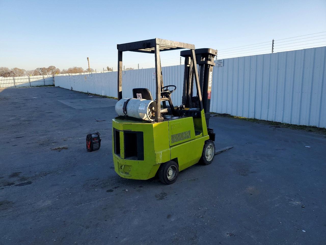 1990 CLARK FORKLIFT GCS17S