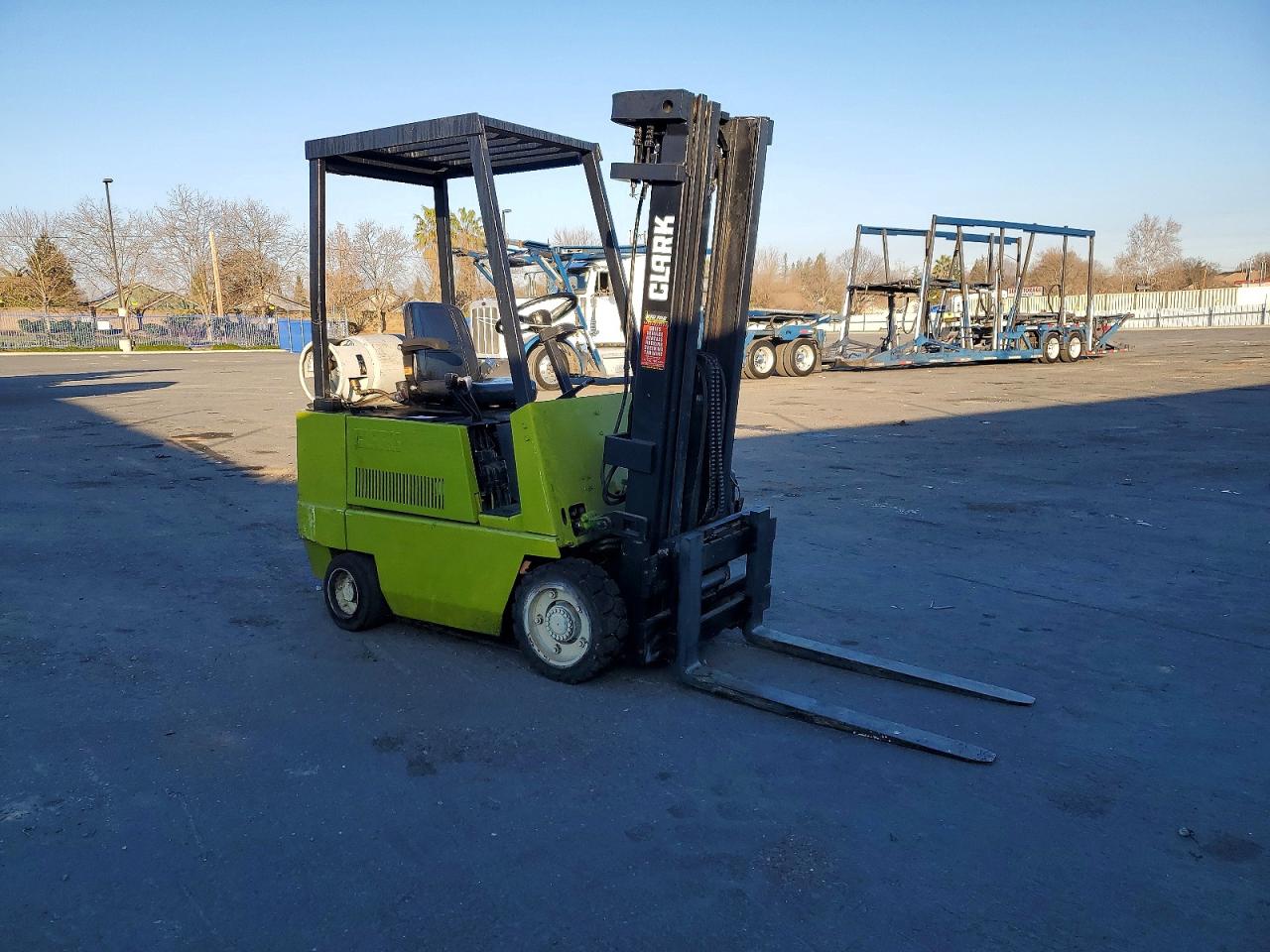 1990 CLARK FORKLIFT GCS17S