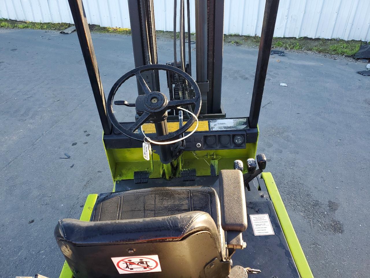 1990 CLARK FORKLIFT GCS17S