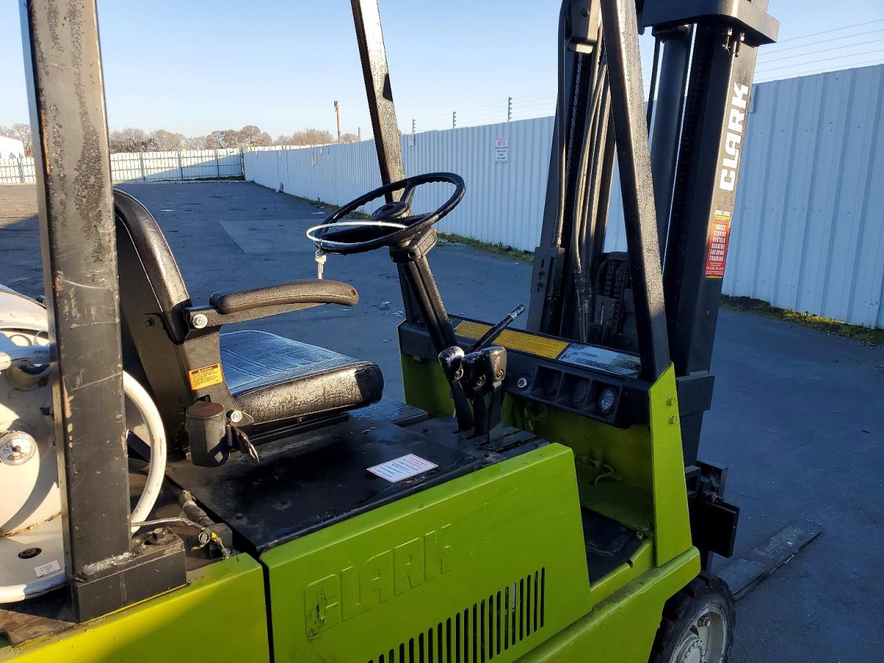 1990 CLARK FORKLIFT GCS17S