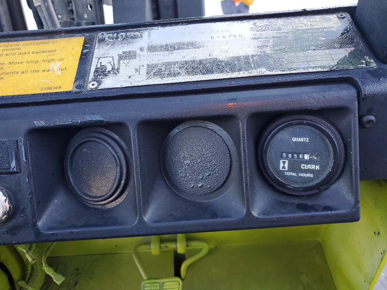 1990 CLARK FORKLIFT GCS17S
