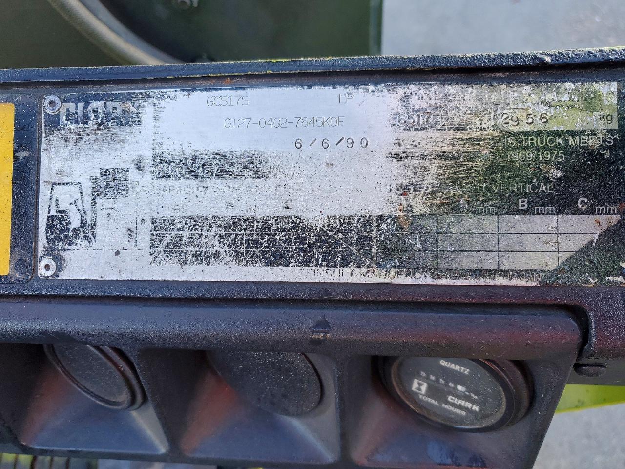 1990 CLARK FORKLIFT GCS17S