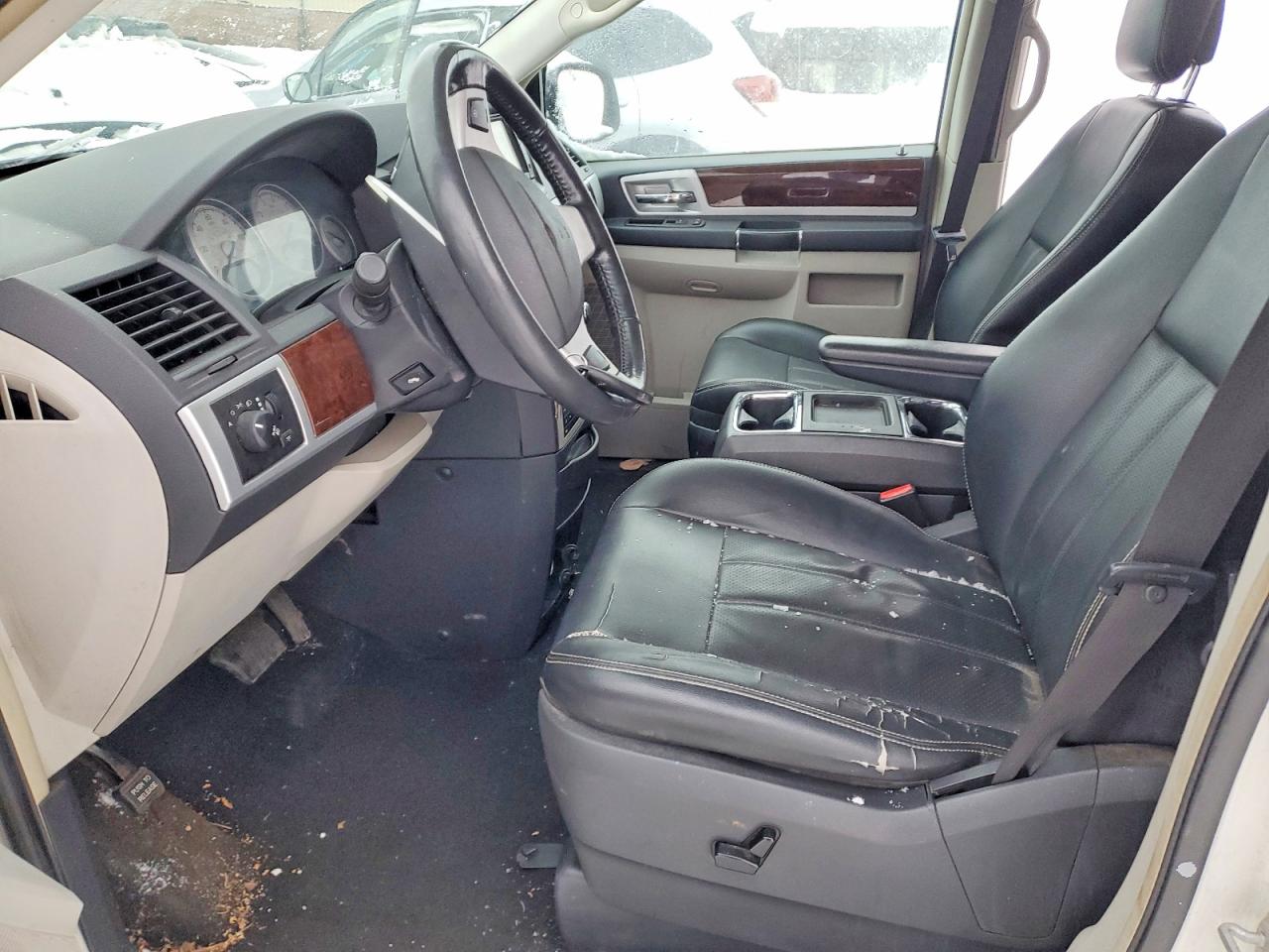 2010 CHRYSLER MINIVAN