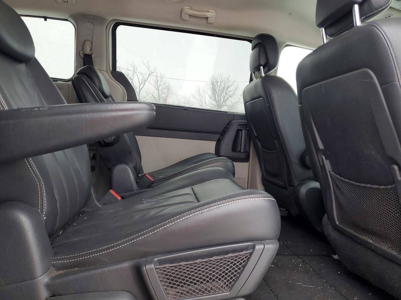 2010 CHRYSLER MINIVAN